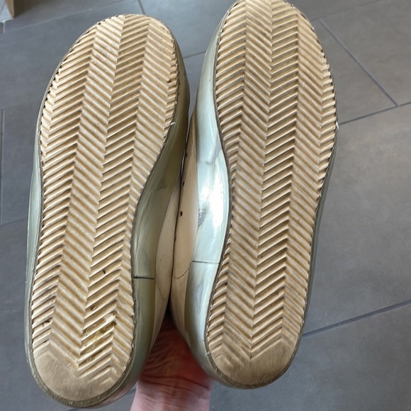 Golden Goose Superstar distressed sneakers with gold star and heel tab. Size 8 - Picture 6 of 9